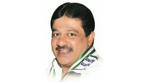 Zameer Ahmed Khan Supporters Make Disruption to Siddaramaiah Speech