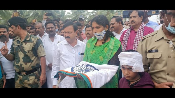 Thousands Attend Last Rites Of BSF Soldier In Kadur