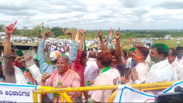 ಮೊದಲ ಸಲ ಹಣ ಕಂಡ ಹಾನಗಲ್ ಜನರು? 