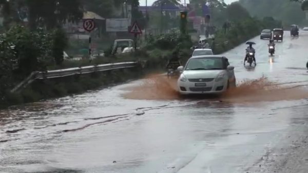 ಮಳೆಯಿಂದ ಕೆರೆಯಂತಾದ ಹೆದ್ದಾರಿ