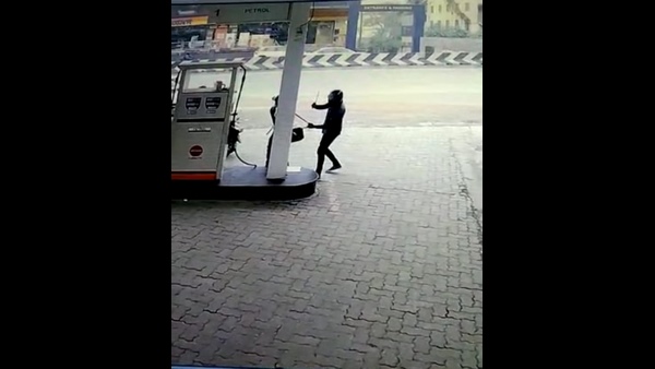 Bengaluru Crime News Roundup (10 Nov 2021) : GST Officer Beaten Inside Pub, Hacker Sriki Got Bail Bengaluru Crime News Roundup (10 Nov 2021) : GST Officer Beaten Inside Pub, Hacker Sriki Got Bail