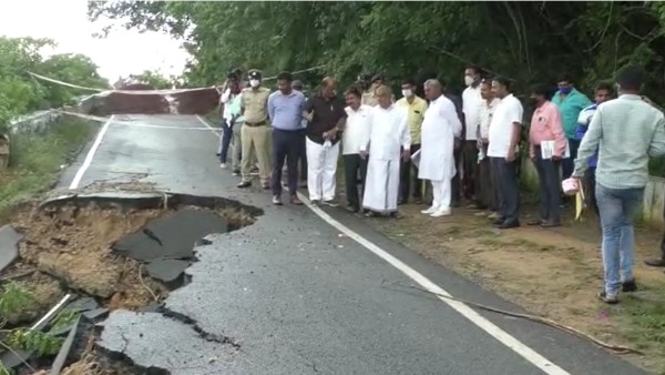 Mysuru District Incharge Minister ST Somashekhar Inspected Landslide At Chamundi Hill