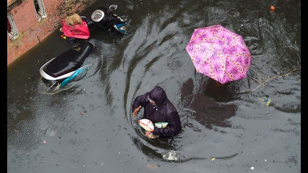 Chennai Rains Effect: Waterlogging Reported in Several Parts of City, NDRF Deploys 11 Teams