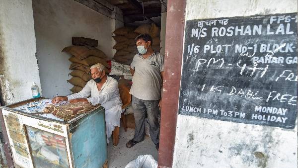ಆಹಾರ ಪೂರೈಕೆಗೆ ಒತ್ತು ನೀಡುವ ಬಗ್ಗೆ ಸಚಿವರ ಸ್ಪಷ್ಟನೆ ಆಹಾರ ಪೂರೈಕೆಗೆ ಒತ್ತು ನೀಡುವ ಬಗ್ಗೆ ಸಚಿವರ ಸ್ಪಷ್ಟನೆ