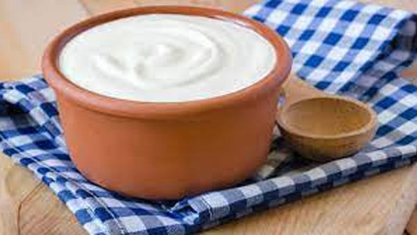 ಮೊಸರು ಮತ್ತು ಬಾಳೆಹಣ್ಣು ತಿನ್ನಿರಿ