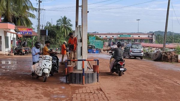  Kerala People Come To Karnataka For Petrol 