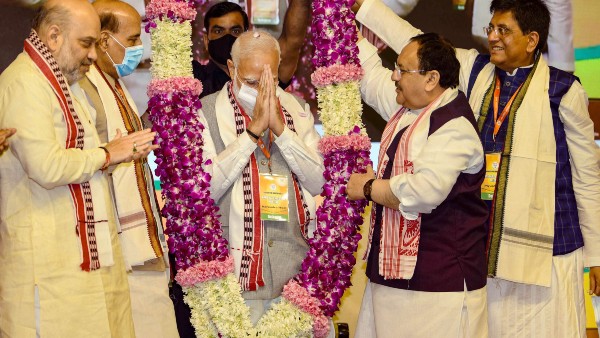 PM Slams At Congress In Party Meet, says BJP Doesnt Revolve Around Family PM Slams At Congress In Party Meet, says BJP Doesnt Revolve Around Family