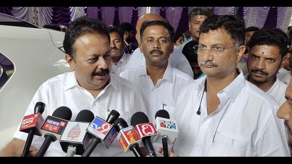  ಕಾಂಗ್ರೆಸ್ ನಾಯಕರಿಂದ ಓಲೈಕೆಯ ಮಾತುಗಳು