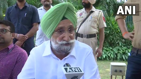 ಪಂಜಾಬ್ ಸದನದಲ್ಲಿ ನಿರ್ಣಯ ಮಂಡಿಸಿದ ಡಿಸಿಎಂ ಪಂಜಾಬ್ ಸದನದಲ್ಲಿ ನಿರ್ಣಯ ಮಂಡಿಸಿದ ಡಿಸಿಎಂ