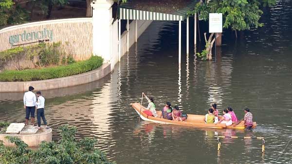 Villagers carrying dead bodies in a river overflowing in Virudhunagar, Tamil Nadu