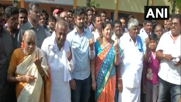 ಕುಟುಂಬ ರಾಜಕೀಯದ ಆರೋಪ