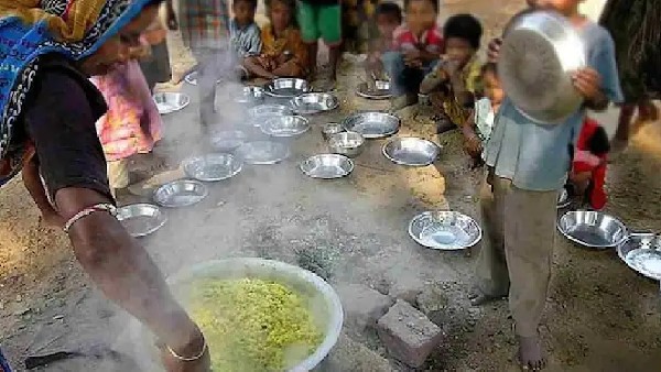 ದಲಿತ ಮಹಿಳೆ ಮೇಲೆ ಆರೋಪ ದಲಿತ ಮಹಿಳೆ ಮೇಲೆ ಆರೋಪ