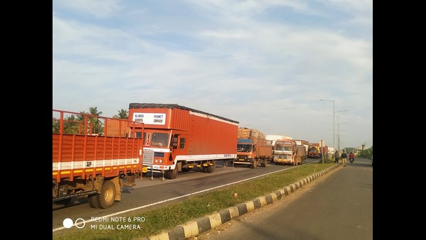 Terrible Accident Near Hiriyur city: Four Deaths On The Spot, More Than Ten Injured