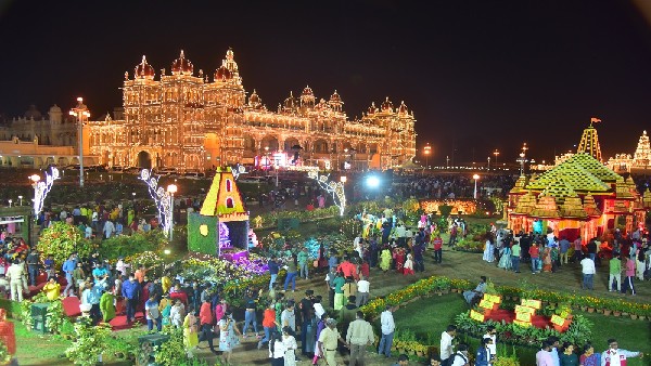 ಕಣ್ಮನ ತಣಿಸುವ ಪುಷ್ಪರಾಣಿಯರು 