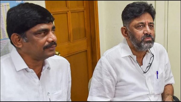 ಡಿಕೆಶಿ- ಎಚ್ಡಿಕೆಯದು ಪ್ರತಿಷ್ಠೆಯ ಹೋರಾಟ ಡಿಕೆಶಿ- ಎಚ್ಡಿಕೆಯದು ಪ್ರತಿಷ್ಠೆಯ ಹೋರಾಟ