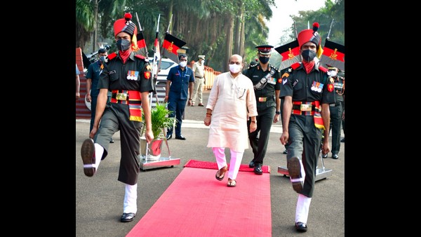 CM Basavaraj Bommai Paid Tribute To Martyrs at Marathi Light Infantry Center in Belagavi Due to Vijay Diwas Celebration