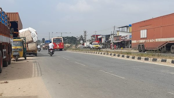 ಅಕ್ಕಪಕ್ಕದಲ್ಲಿ ಶಾಲೆ, ಕಾಲೇಜುಗಳಿವೆ