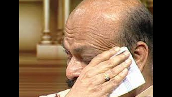 ವೇದಿಕೆಯಲ್ಲಿ ಬೊಮ್ಮಾಯಿ ಅಕ್ಷರಶಃ ಕಣ್ಣೀರು ಹಾಕಿದ್ದರು