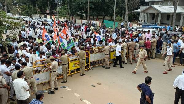 ಬಿಜೆಪಿ ಅಭ್ಯರ್ಥಿ ಎದುರು ಆಕ್ರೋಶ