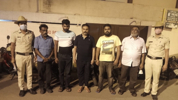 ವಂಚಕ ಕಂಪನಿ ಹುಟ್ಟುಹಾಕಿದ್ರು: ವಂಚಕ ಕಂಪನಿ ಹುಟ್ಟುಹಾಕಿದ್ರು: