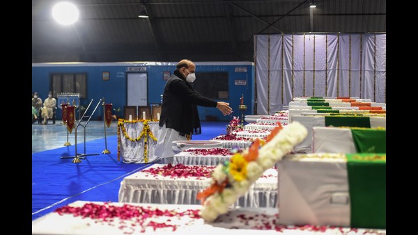  ತ್ರಿಸೇನಾ ಮುಖ್ಯಸ್ಥರಿಂದ ಅಂತಿಮ ಗೌರವ ಸಲ್ಲಿಕೆ 