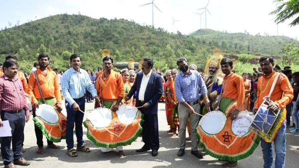 ಪಾಶ್ಚಿಮಾತ್ಯ ಸಂಸ್ಕಂತಿ ಪ್ರಭಾವಕ್ಕೆ ಒಳಗಾಗಿದೆ