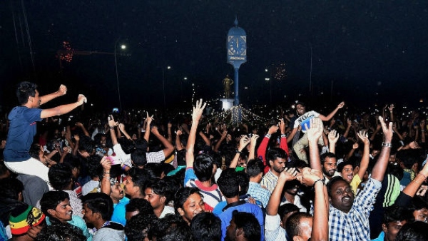 New Year:Night curfew in Bengaluru begins at 10 pm Friday, ban orders in place from 6 pm New Year:Night curfew in Bengaluru begins at 10 pm Friday, ban orders in place from 6 pm