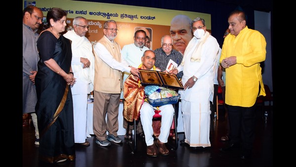  ರಾಜ್ಯದ ಮಕ್ಕಳಿಗೆ ಹಾಲು ಕೊಟ್ಟ ಮುಖ್ಯಮಂತ್ರಿ ಸಿದ್ದರಾಮಯ್ಯ