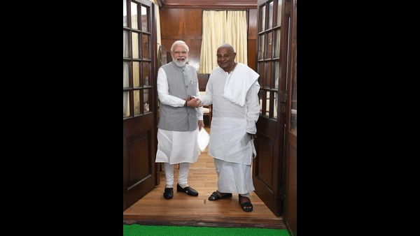  ಕೃಷಿಗೆ ಸಂಬಂಧಿಸಿದ ಚರ್ಚೆ ಕಳೆದ ಫೆಬ್ರುವರಿಯಲ್ಲಿ ರಾಜ್ಯಸಭೆಯಲ್ಲಿ ನಡೆಯುತ್ತಿತ್ತು