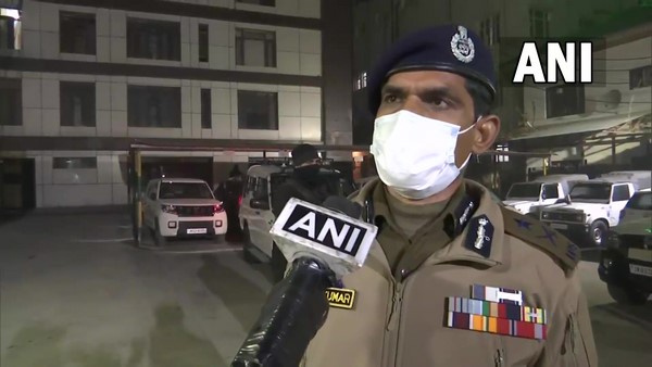 Terror Attack: Two Jammu and Kashmir armed police personnel have died, and 12 have been injured Terror Attack: Two Jammu and Kashmir armed police personnel have died, and 12 have been injured