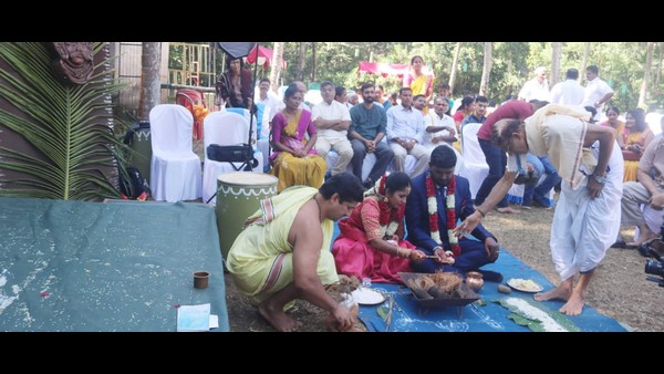 Mangaluru: A New Couple Married In The Lap Of Nature And On The Kapila Riverbank In Belthangady Taluk Mangaluru: A New Couple Married In The Lap Of Nature And On The Kapila Riverbank In Belthangady Taluk