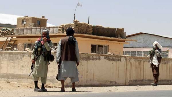 How did female footballers escape the Taliban-occupied Afghanistan?