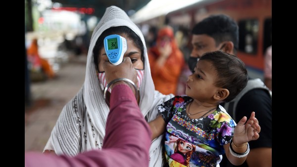  ಅಮ್ಮನಿಗೆ ಕೊರೊನಾವೈರಸ್ ಪರೀಕ್ಷೆ ಮಾಡ್ತೀರಾ ಅನ್ನುವ ಲುಕ್!