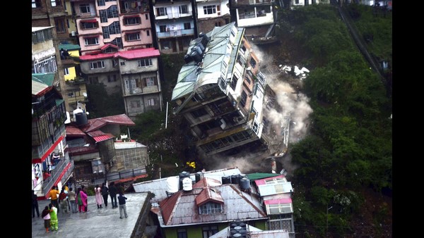  ಭಾರಿ ಮಳೆಯಿಂದ ಶಿಮ್ಲಾದಲ್ಲಿ ಕುಸಿದ 8 ಅಂತಸ್ತಿನ ಕಟ್ಟಡ 