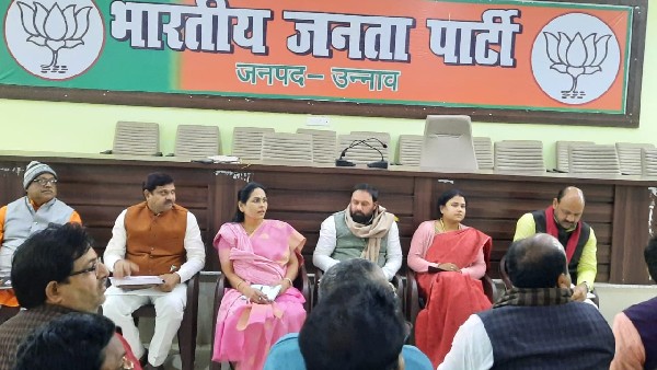 ಯಡಿಯೂರಪ್ಪ ಅವರಿಂದ ದೂರ ದೂರ...