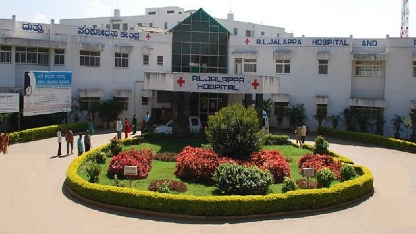 ದೇವರಾಜ್ ಅರಸು ಮೆಡಿಕಲ್ ಕಾಲೇಜು ಈಗಿನ ಜಾಲಪ್ಪ ಮೆಡಿಕಲ್ ಕಾಲೇಜಿನ ಟ್ರಸ್ಟಿ