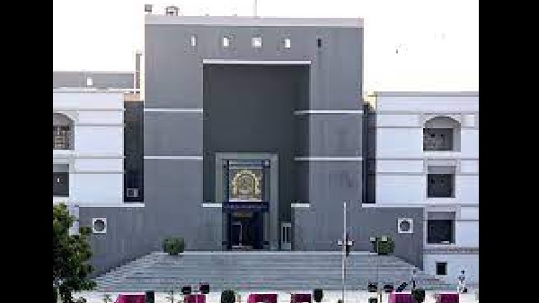 ಗುಜರಾತ್ ಹೈಕೋರ್ಟ್ ಅಲ್ಲಿನ ಸರಕಾರವನ್ನು ಪ್ರಶ್ನಿಸಿ ಛೀಮಾರಿ ಹಾಕಿತ್ತು