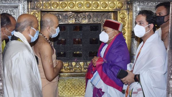 ಉಡುಪಿ ಮಠಕ್ಕೆ ರಾಜ್ಯಪಾಲರ ಭೇಟಿ