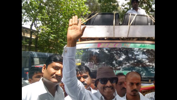 Kannada pro Organisations protest seeking support for Karnataka Bandh on 31st Dec