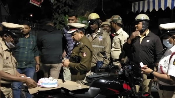 Bengaluru Crime News Roundup 01 Jan 2022 Miscreants Robbed Gold In police getup
