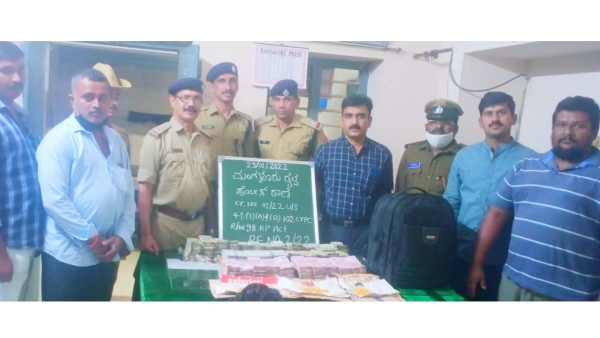 Mangaluru RPF personnel detained man Traveling with Rs 1.48 cr cash and 800 gms of jewellery 