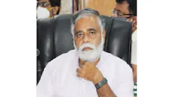 ನಾಲ್ಕು ತರಗತಿಗೆ ಅವಕಾಶ ನಾಲ್ಕು ತರಗತಿಗೆ ಅವಕಾಶ