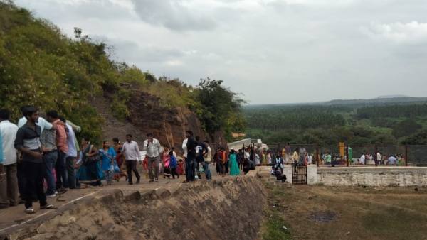 Thousands Of Tourists Arrived to Chitradurga Fort on New Year Event