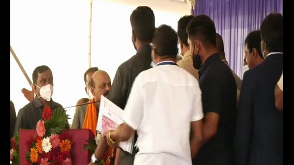 ಮುಖ್ಯಮಂತ್ರಿಗಳು ಇದ್ದಾರೆ ಎನ್ನುವ ಕನಿಷ್ಠ ಶಿಷ್ಟಾಚಾರ