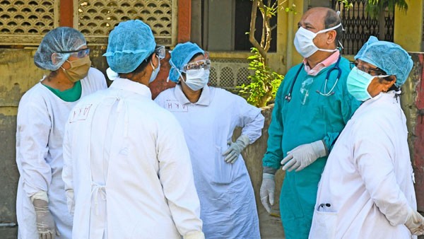  ವೈದ್ಯರ ಕೆಲಸ ಮೂರು ಪಟ್ಟು ಅಧಿಕ 