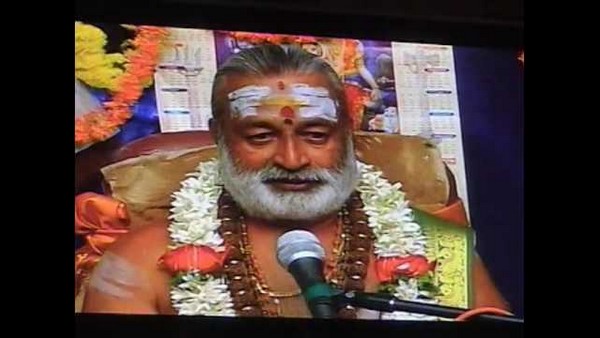 ದೇವಾಲಯದ ಪ್ರಧಾನ ಅರ್ಚಕರಾದ ಡಾ.ಸೋಮಸುಂದರ ದೀಕ್ಷಿತರು ದೇವಾಲಯದ ಪ್ರಧಾನ ಅರ್ಚಕರಾದ ಡಾ.ಸೋಮಸುಂದರ ದೀಕ್ಷಿತರು