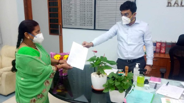 Kalaburagi: DC Yashawanth V Gurukar Gave Compassionate Job to Woman in 2 Days