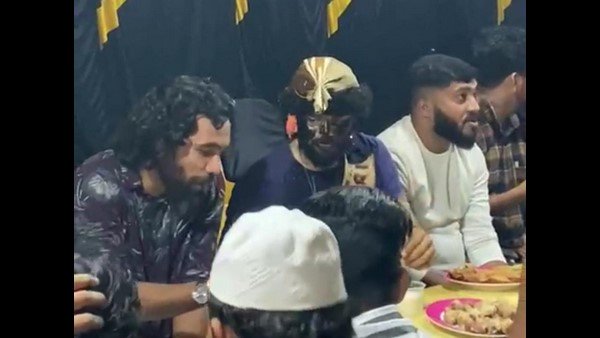 ಕೊರಗಜ್ಜ ದೈವವನ್ನು ಹೋಲುವ ವೇಷ ಧರಿಸಿ ಹುಚ್ಚನಂತೆ ವರ್ತಿಸಿದ್ದ ಕೊರಗಜ್ಜ ದೈವವನ್ನು ಹೋಲುವ ವೇಷ ಧರಿಸಿ ಹುಚ್ಚನಂತೆ ವರ್ತಿಸಿದ್ದ