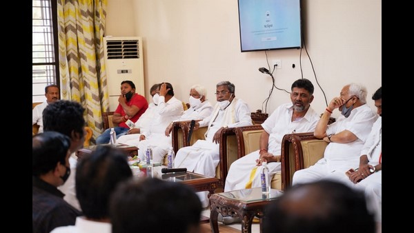  ಡಿ.ಕೆ ಶಿವಕುಮಾರ್ ಕಲ್ಲುಗುಂಡಿನ ಹಾಗೆ ಇದ್ದಾರೆ