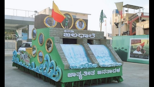  ಕೈ ವೇಗಕ್ಕೆ ತಡೆಯೊಡ್ಡಿದ ತೆನೆಹೊತ್ತ ಮಹಿಳೆ